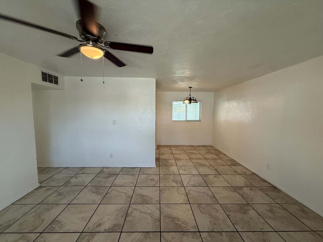 Building Photo - 4634 E Montecito St