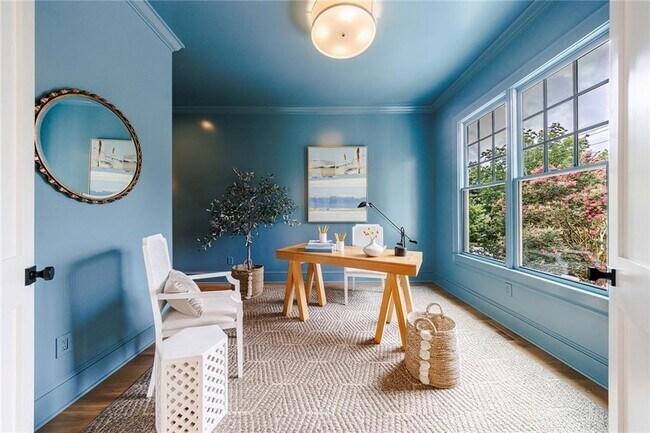 Building Photo - 2717 Skyland Dr NE