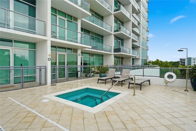 Building Photo - 101 S Eola Dr
