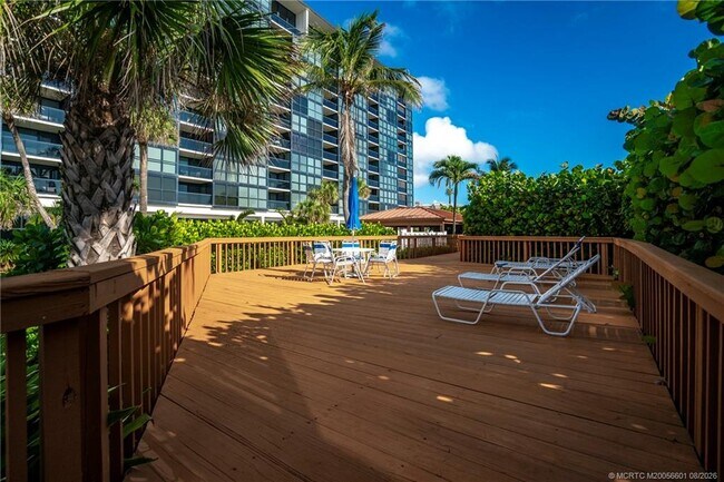 Building Photo - 10410 S Ocean Dr