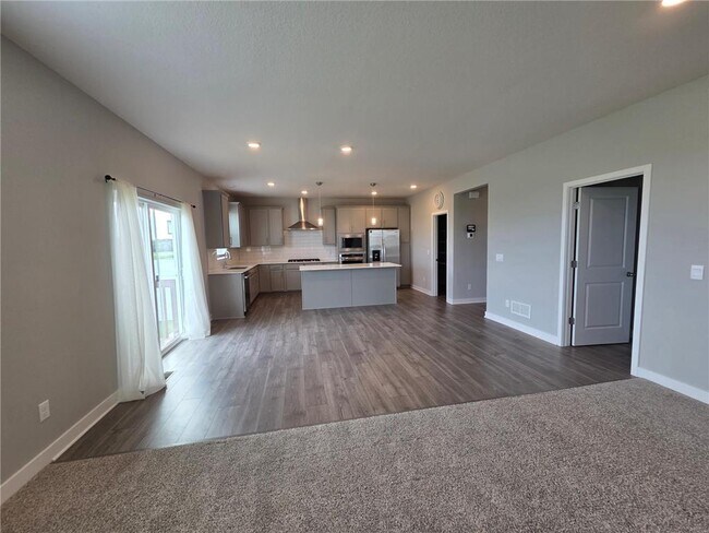 Building Photo - 838 Foxglove Ter