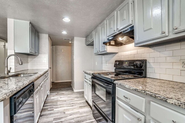 Building Photo - Stylishly Updated Home with Spacious Living and Ample Outdoor Space