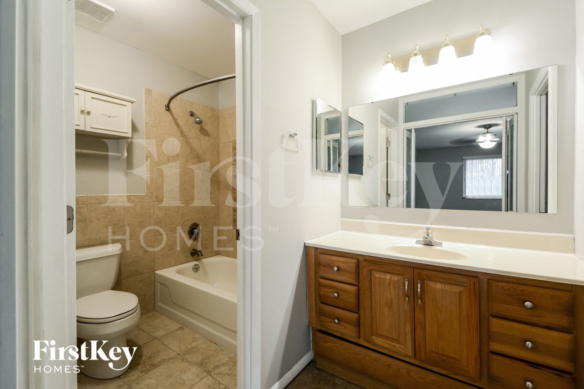 Building Photo - 846 Vlg Mdw Dr