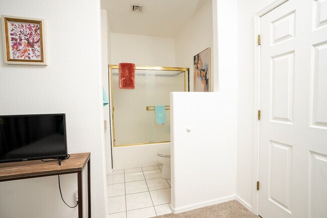 Building Photo - 2320 Snead Dr