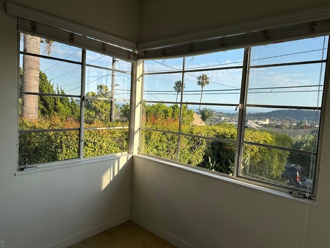 Building Photo - Riviera 1 Bdrm with City Views!