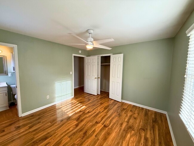 Building Photo - 9 Hardwick Dr