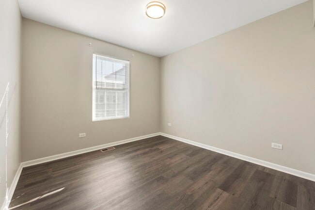 Building Photo - 2955 Madison Dr