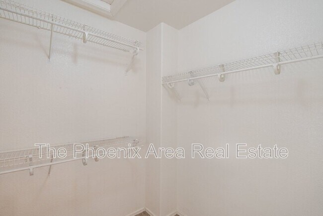 Building Photo - 3095 E Merrill Ave