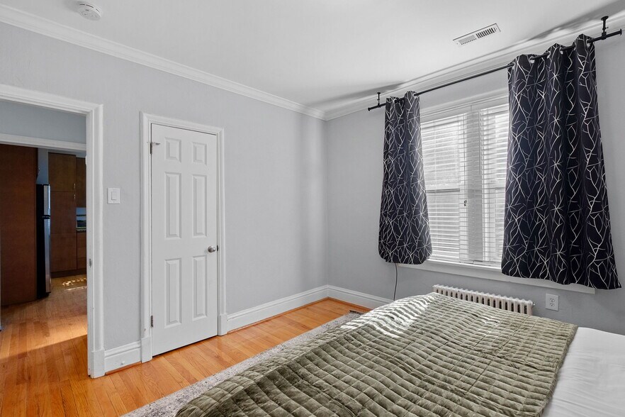 Building Photo - 7055 Dartmouth Ave