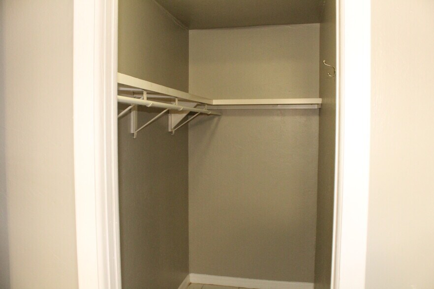 Building Photo - 1811 SE 15th Pl