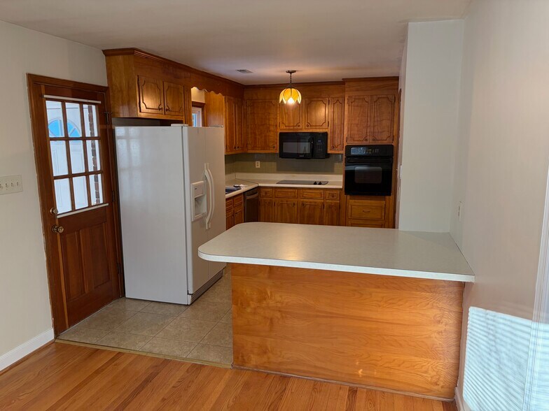 Building Photo - 9150 Gregory Dr