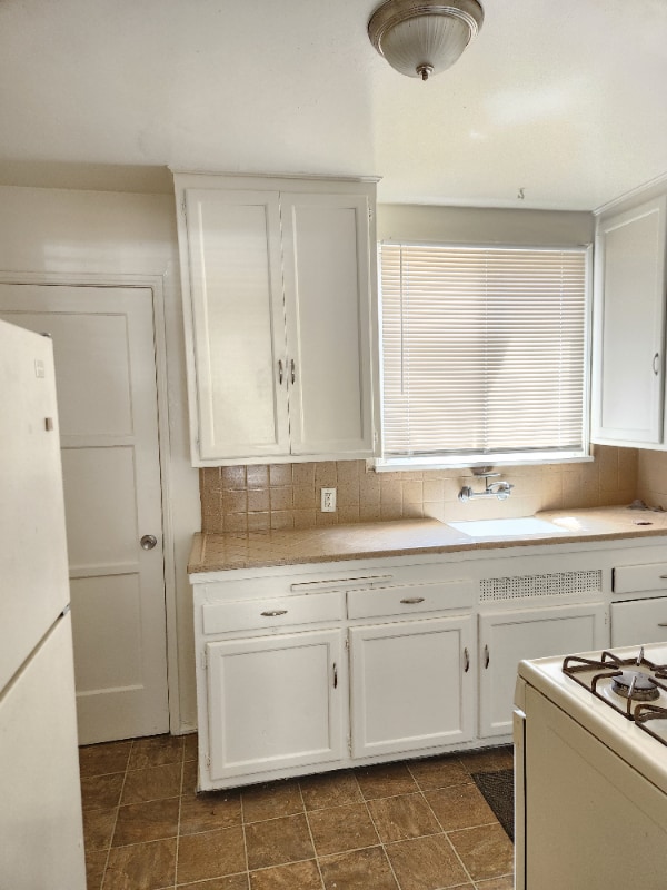 Building Photo - 7030 La Tijera Blvd