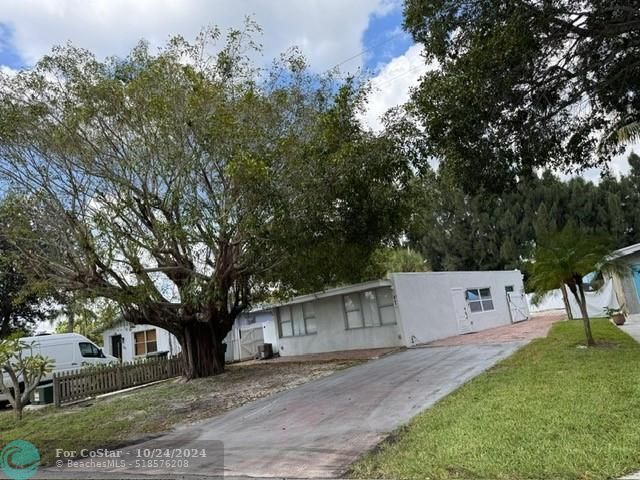 Building Photo - 327 Lancaster St