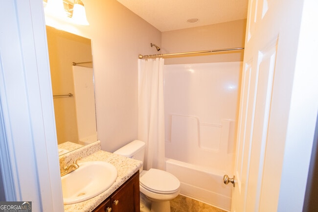 Building Photo - 173 Stillwater Dr