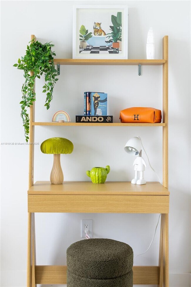 Building Photo - 159 NE 6th St