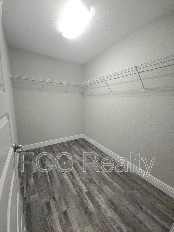 Building Photo - 36 Hemlock Radial Cir