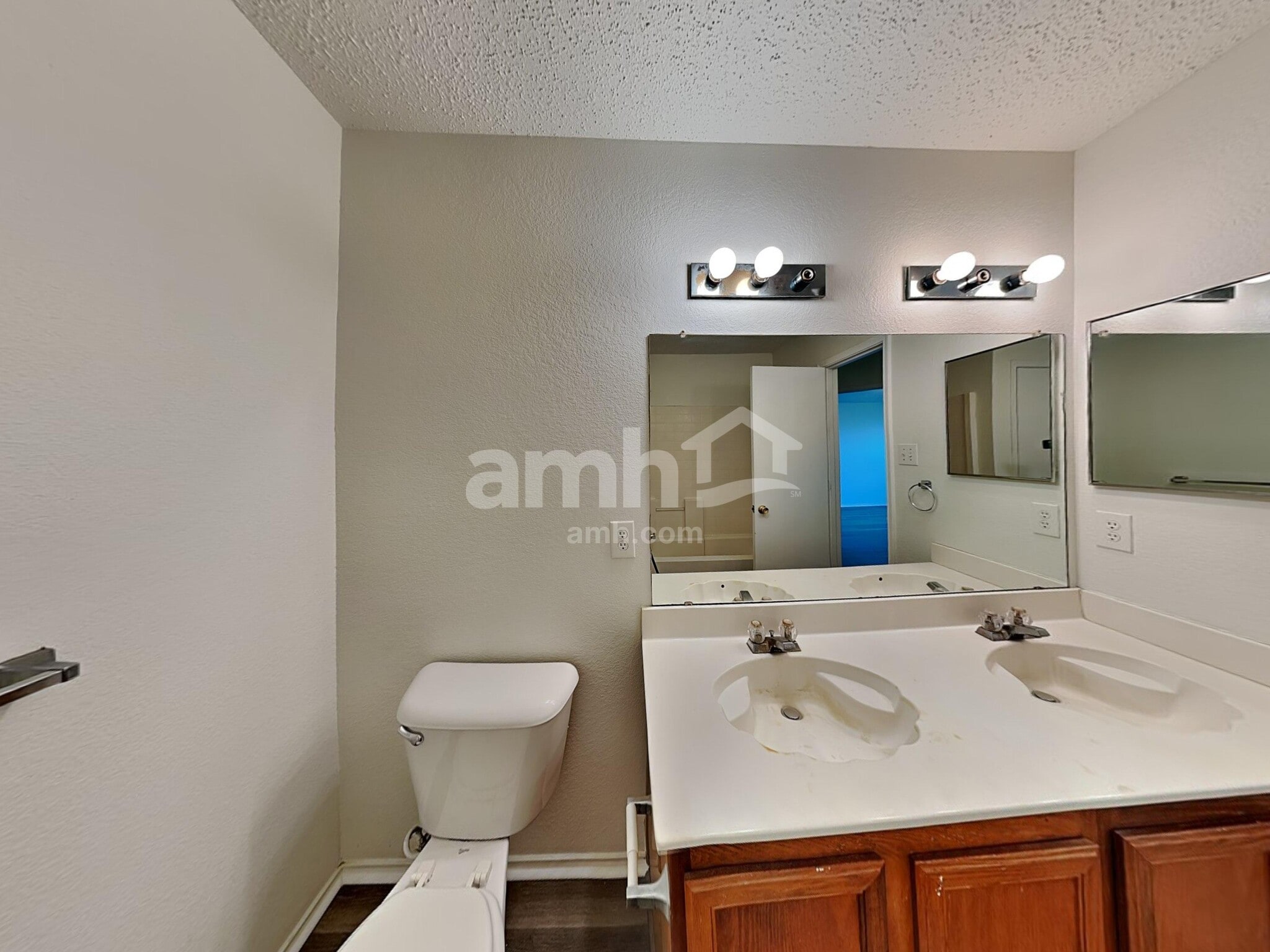 Building Photo - 5500 Costa Mesa Dr
