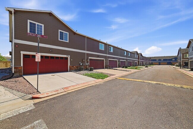Building Photo - $1,895.95- 3-bed, 2.5-bath townhome in Colorado Springs!