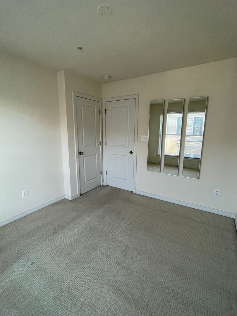 Fourth floor bedroom 3 with mirrors and view of closet - 624 Regent Pl NE