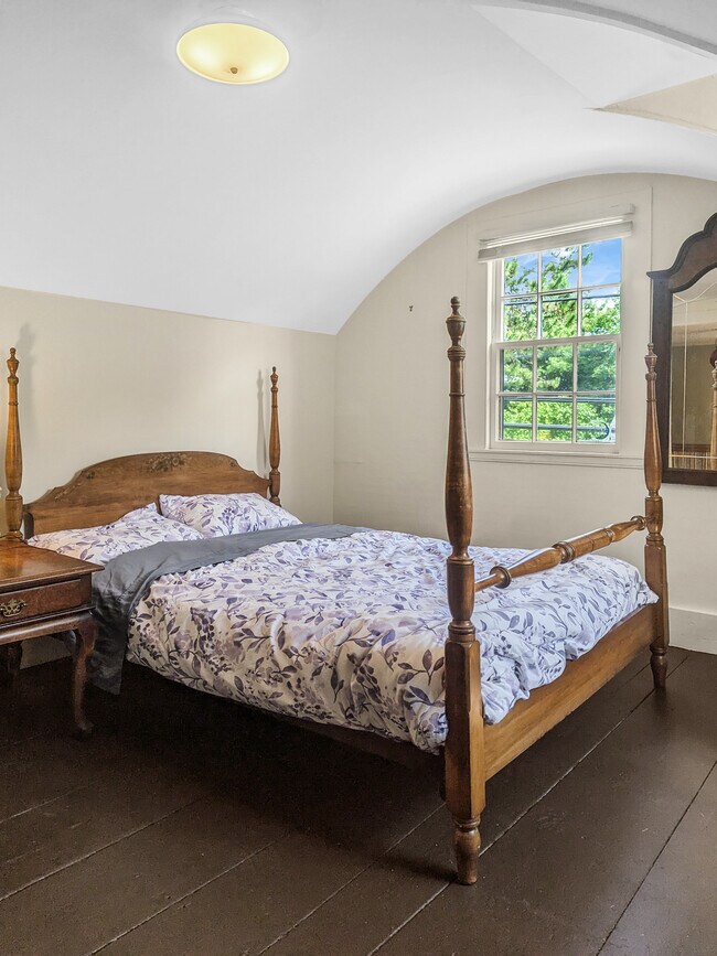 Building Photo - 7 Warren St