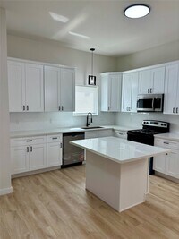 Building Photo - 9711 Pelsey St