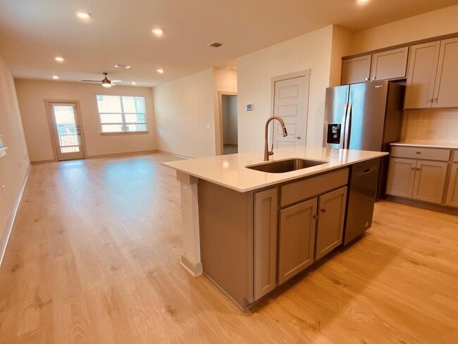 Building Photo - 10917 Tildon Ave