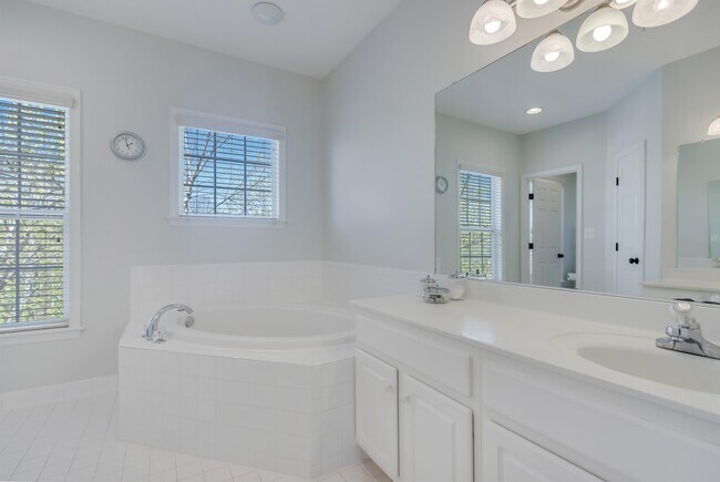 Building Photo - 11429 Log Ridge Dr