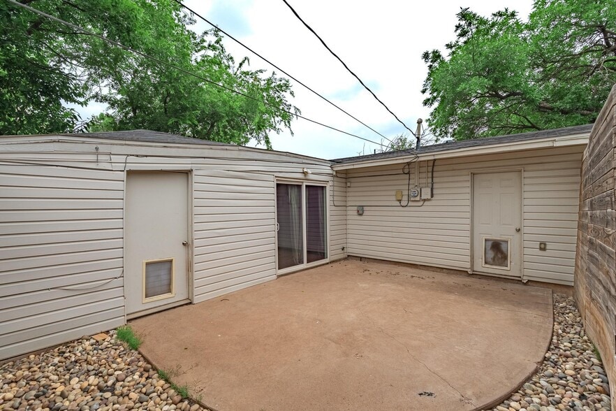 Building Photo - 3042 S 28th St