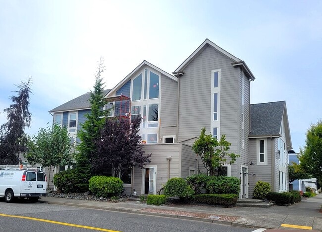 Building Photo - Spacious and Updated 1 Bedroom - H street 2C