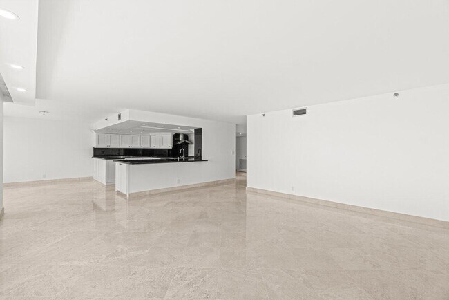 Building Photo - 4301 N Ocean Blvd