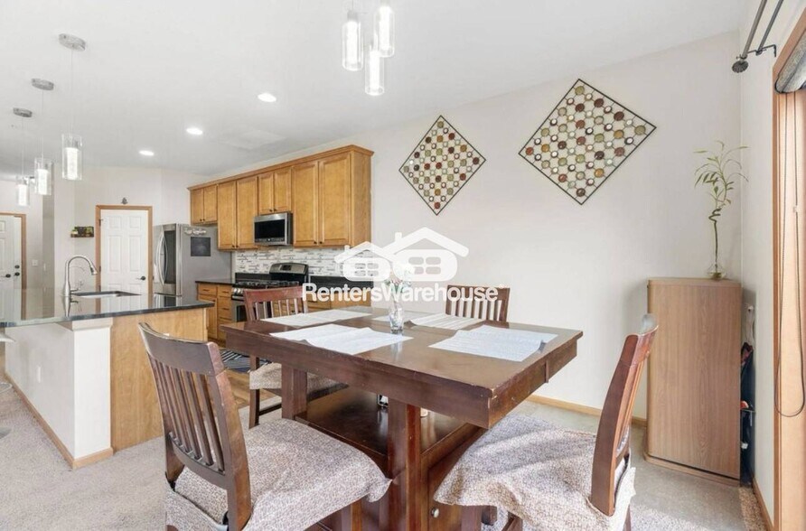 Building Photo - 9518 Roosevelt Dr