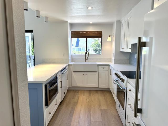 Building Photo - 542 Via De La Valle