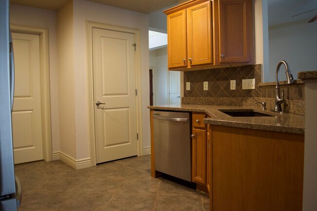 Building Photo - Marvelous 3 Bedroom House In Mill Creek Ma...
