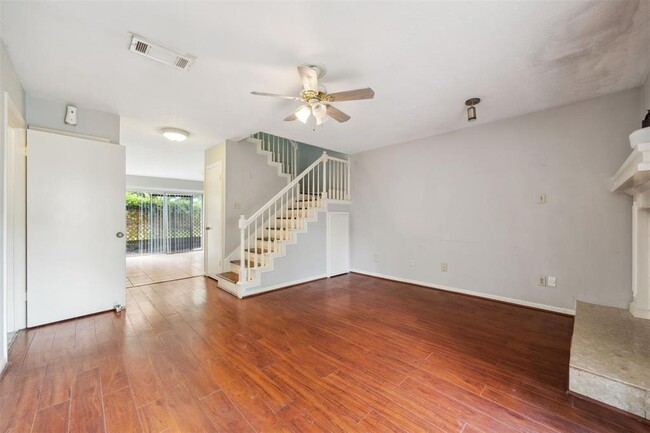 Building Photo - 1841 Sherwood Forest St