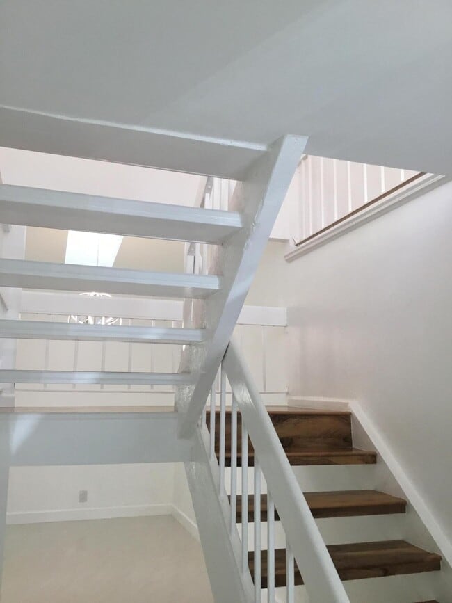 Building Photo - 1094 Raintree Ct