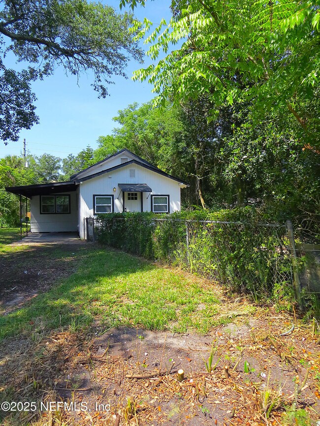 Building Photo - 2071 Southampton Rd