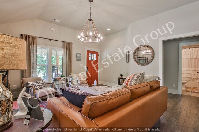 Building Photo - 3/2 Home on large lot in Woodstock