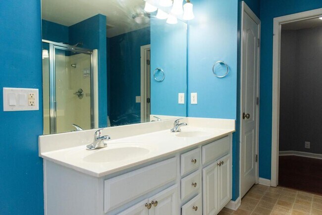 Building Photo - 2505 Arnold Mill Rd NW