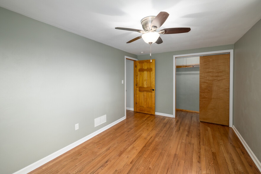 main bedroom - 108 Preston Dr