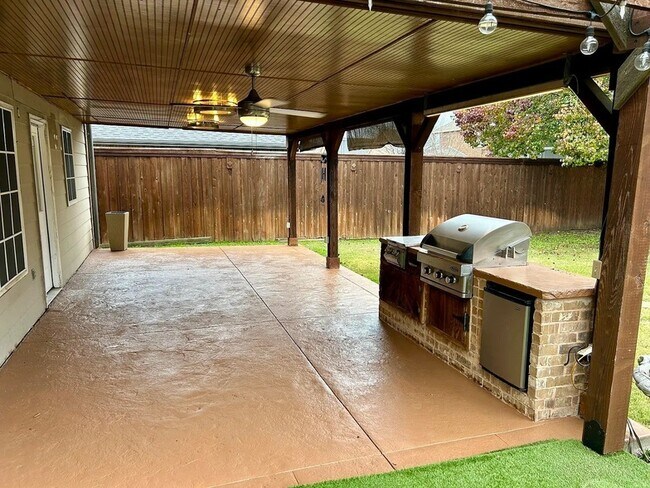 Building Photo - 2752 Peach Dr