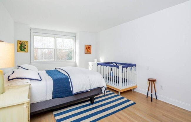 Building Photo - 15 S Hill St