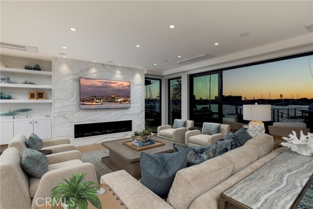 Building Photo - 130 S Bay Front