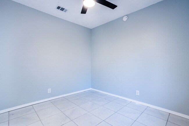 Building Photo - 5275 Meadow Rise St