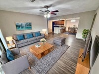 Building Photo - 1070 University Dr