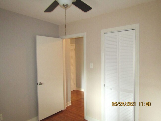 Building Photo - 3033 Belle Haven Dr