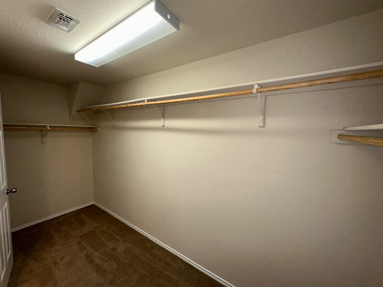 Building Photo - 2809 Skinner Dr