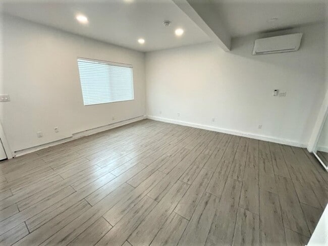 Building Photo - WONDERFUL NEWER STUDIO UNIT IN QUIET LONG BEACH NEIGHBORHOOD
