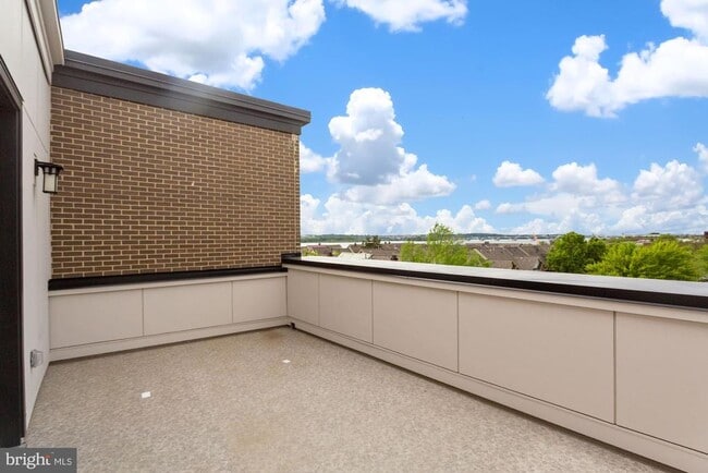 Building Photo - 203 Montgomery St