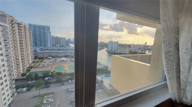 Building Photo - 1833 S Ocean Dr