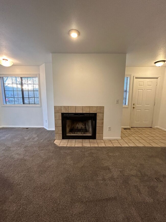 Building Photo - 2-bed Condo for Rent in Boulder!